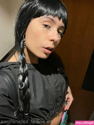 katanafilosa - Waiting on my wig to come in for my next cosplay      Anyone know who