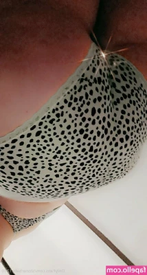 stonergirl1210 - Hmmmm nu ma pot decide pe care sa ii port  Pe care ii preferi