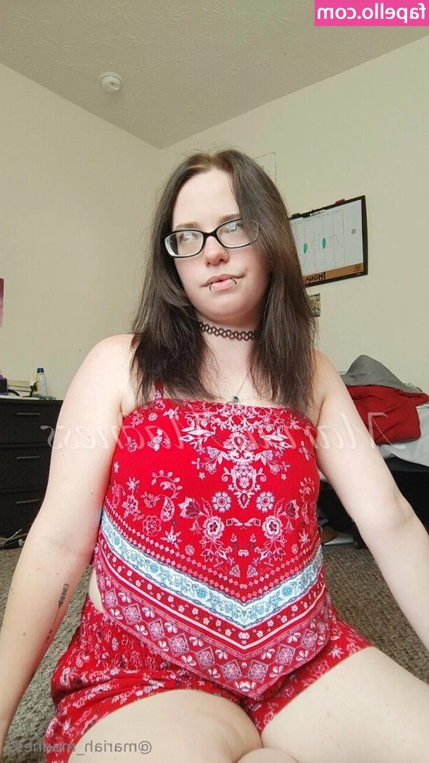 mariah_madnessfree [ mariah-madnessfree ] - Dropped something outside my tub wanna see me pick it up