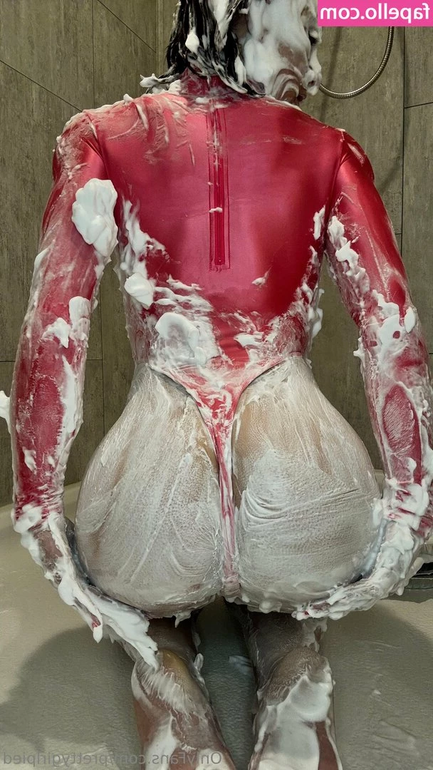 naughtsoshhy - I had this video scheduled for 6PM but Onlyfans decided that deleting