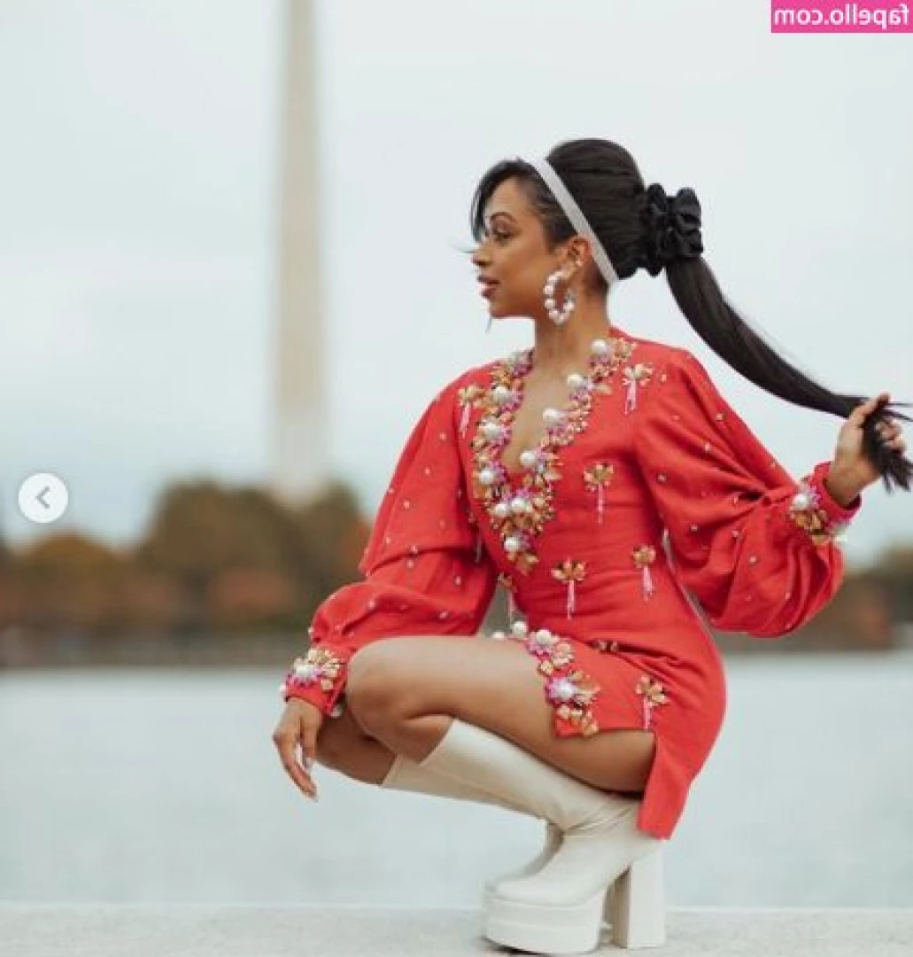 Liza Koshy [ liza-koshy ] - DOMENICHE HOT