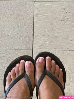 aprilsong98 - How I love teasing you with this fat ass and soft soles, will you