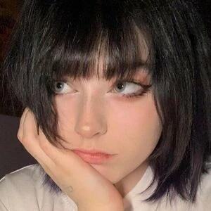 Adriane Linn