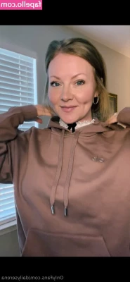 Dailyserena - Hello from my titty