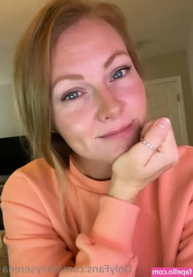 Dailyserena - view from below as i big a blow job then get fucked from behind !!
