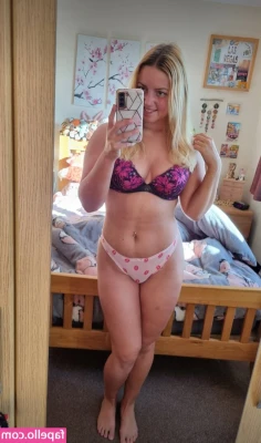 sophie.skipper [ sophie-skipper ] - Good morning y'all!.. What's something naughty you like to start your