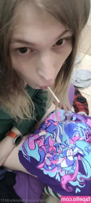 ladysatyr2077 - I love playing with my big boobs