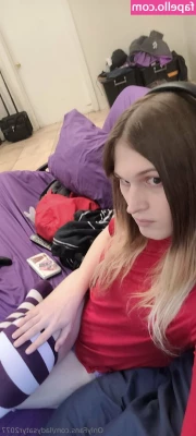 ladysatyr2077 - What do you think of these wonderful knee-high socks my beta bought