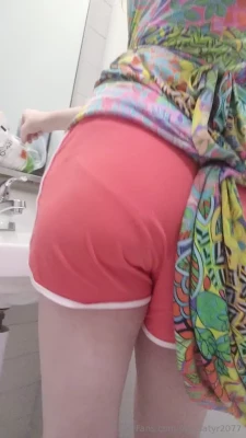 ladysatyr2077 - 1 video, 8 pussy lip pics, 4 hand bra pics, 2 bare butt pics and the