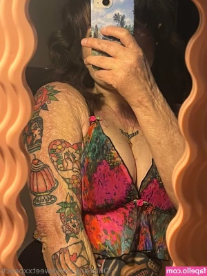sweetxxpeach - I have a little secret  check your dm   I love giving you guys up