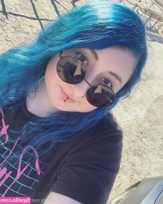 domisbomb - After getting spoiled to a pedicure, I decided to come home and tease