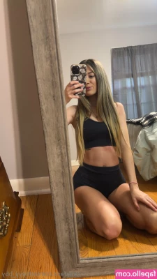 ashleyy_bby [ ashleyy-bby ] - i woke up and feeling horny  are you ready to get messy with me