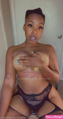 darkgoddesseryn - Bundled up and feeling cute