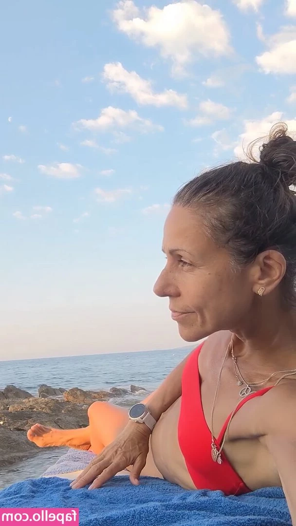 Julia Bradbury [ julia-bradbury ] - I ll be live tonight from 9 30  ish  till 12am  Come hang out  I ll