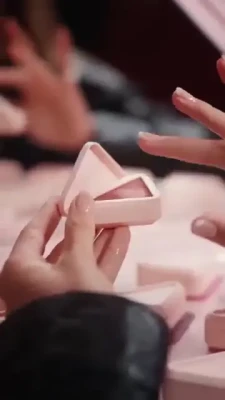 Mckenna Grace [ mckenna-grace-1 ] - THE power pose