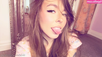 holliefyy [ holliefyy-1 ] - Just out of curiosity  do yall prefer pay-per-view or would you