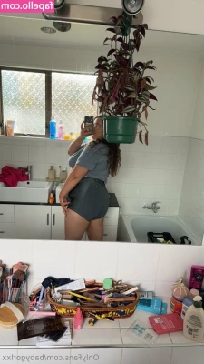 babygorlxx - Lil titty set 🙈 Tongue out, tits out, on my knees… what are you