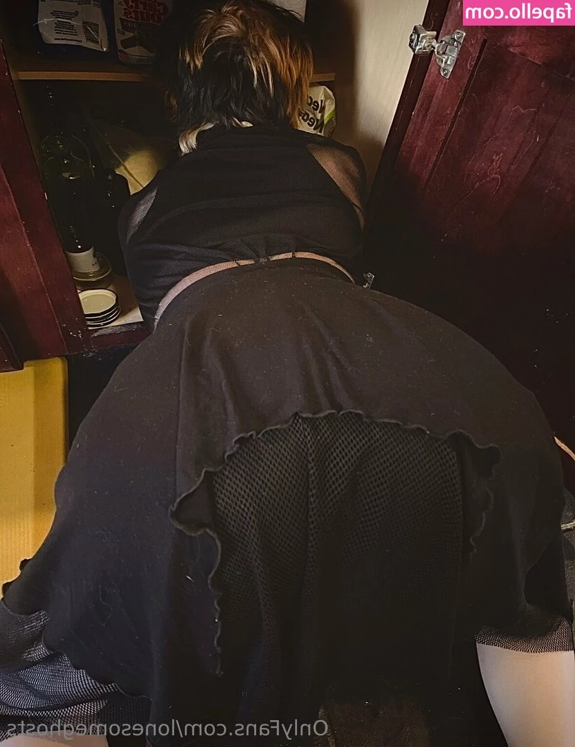 lonesomeghosts - how do you like this doggy POV    i love when he grips my booty 