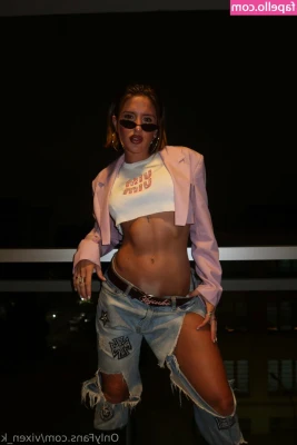 vixen_k [ vixen-k ] - Wanna bate together ???  Hey there! If you enjoy the content,  please