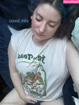 iris_knoxxx [ iris-knoxxx ] - Kitty still wants to try something new with this cute plug and clamps