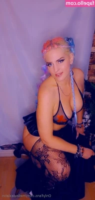 melindaxlatin - i can make my throat stretch   i can make a mess