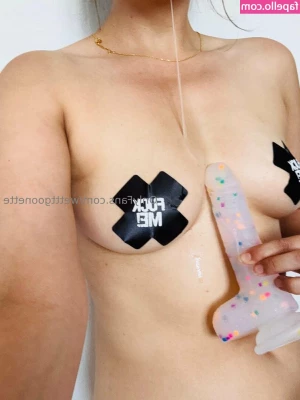 WetttGoonette - Mmm let me tease you in this tiny little top... wait to see it ride