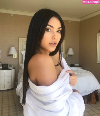 Atiana De La Hoya [ atiana-de-la-hoya ] - Just a little tease to make you want me even more, Daddy. If you
