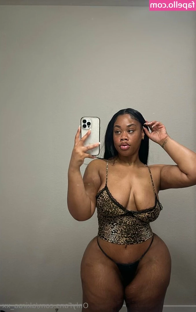 akiraa_xx [ akiraa-xx ] - Quick selfie before my massage