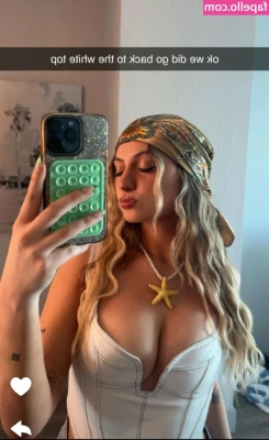 Hannah Montoya [ hannah-montoya-1 ] - Merry Christmas, here's my butt <3