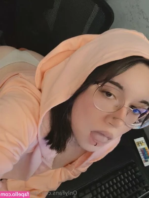 goddess.kazz [ goddess-kazz ] - I want you to love my nipples a lot