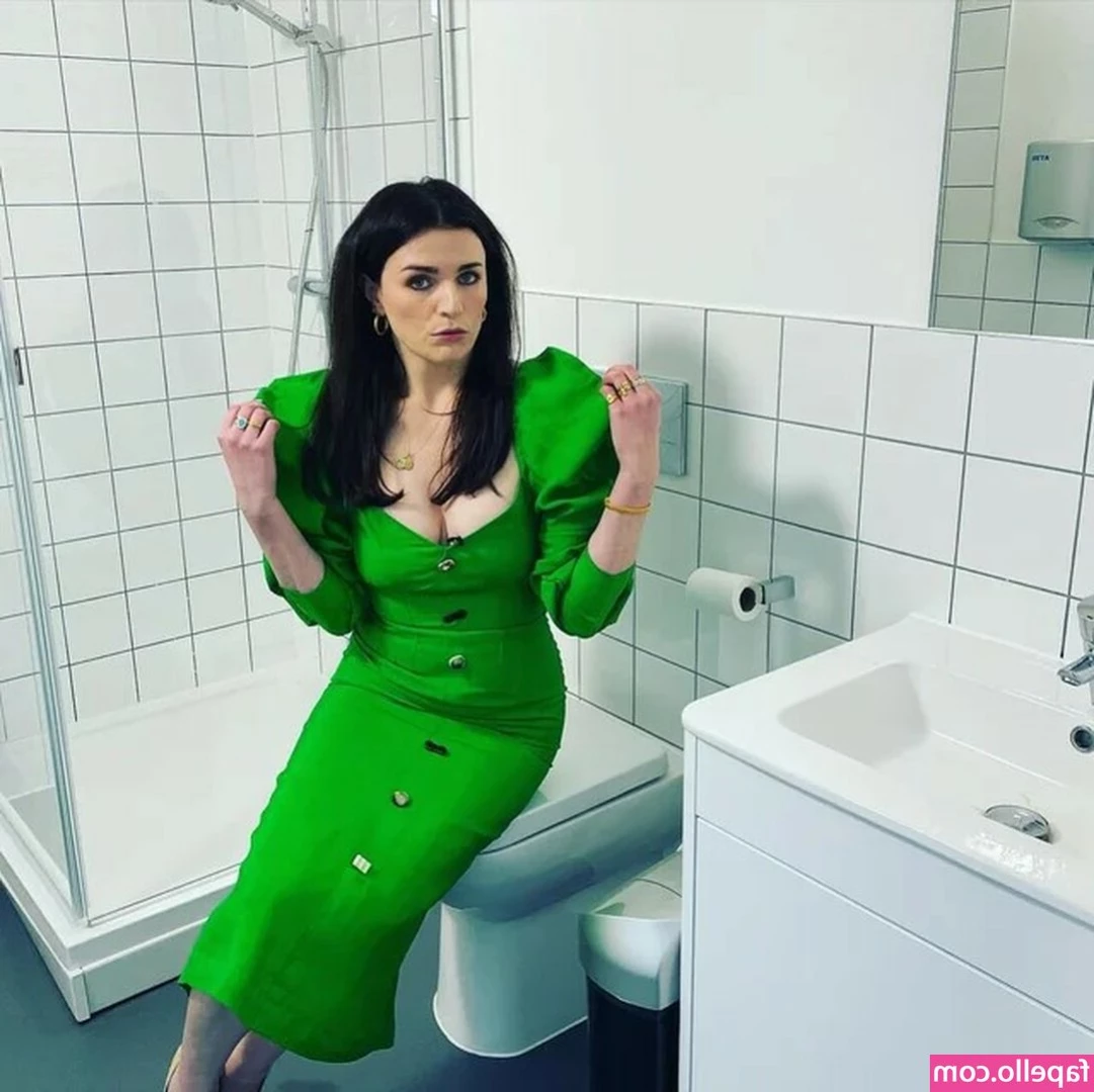 Aisling Bea [ aisling-bea ] - Come here daddy 😁