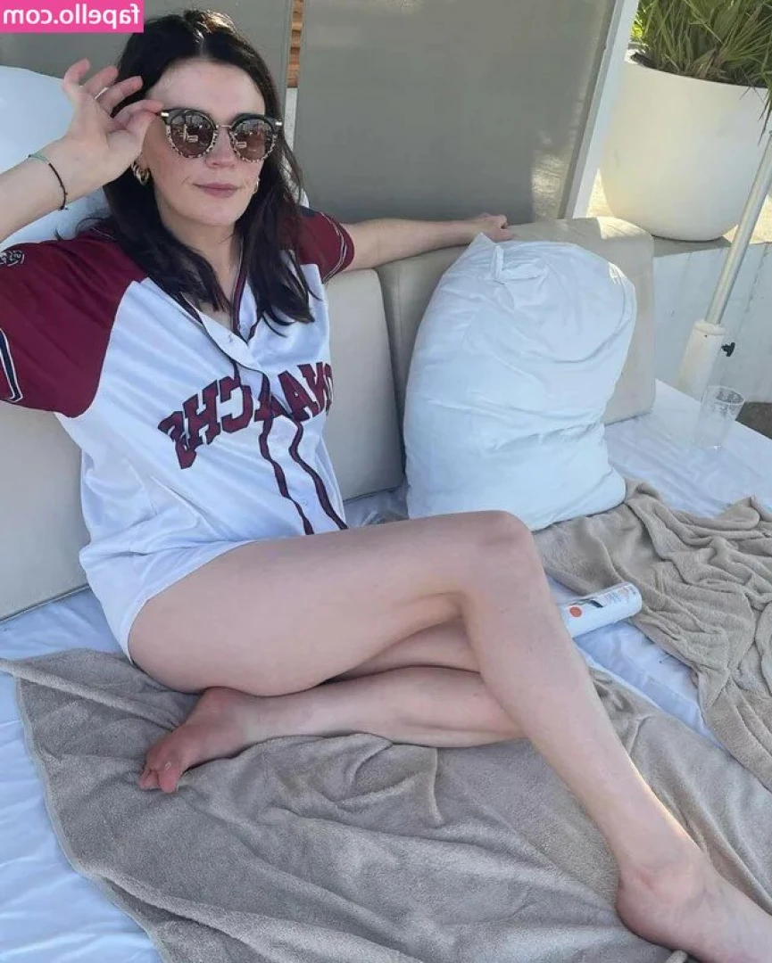 Aisling Bea [ aisling-bea ] - Fun in different panties