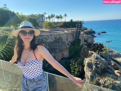 Aisling Bea [ aisling-bea ] - MY FIRST FANTASY DILDO 😈💦 i know it's been a long time since