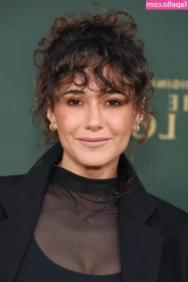 Emmanuelle Chriqui [ emmanuelle-chriqui ] - From wrestling to camming