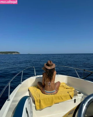 Emmanuelle Chriqui [ emmanuelle-chriqui ] - Your babysitter is a homewrecker 🥵 Check your DMs for the full