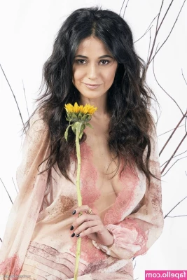 Emmanuelle Chriqui [ emmanuelle-chriqui ] - Christmas jammies🥰🥰
