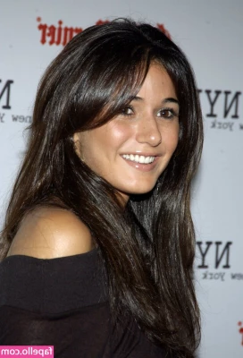Emmanuelle Chriqui [ emmanuelle-chriqui ] - Hey guys I wonder what kind of content you prefer: