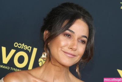 Emmanuelle Chriqui [ emmanuelle-chriqui ] - It s Monday   Which means  new video upload  3 yayyy