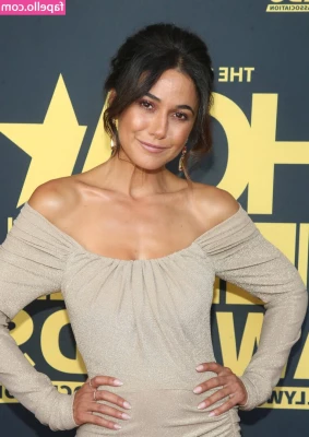 Emmanuelle Chriqui [ emmanuelle-chriqui ] - Am I going online tonight guys  Anyone want to see me do a Stream