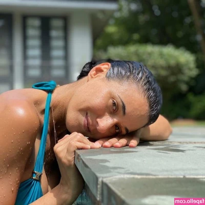 Emmanuelle Chriqui [ emmanuelle-chriqui ] - Juicy Pink