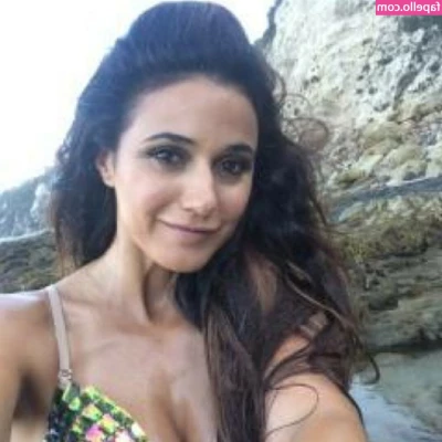 Emmanuelle Chriqui [ emmanuelle-chriqui ] - Maybe we can play together