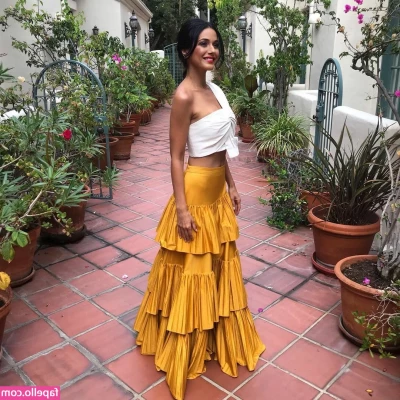 Emmanuelle Chriqui [ emmanuelle-chriqui ] - What would you do for your princess after she wakes up?😌