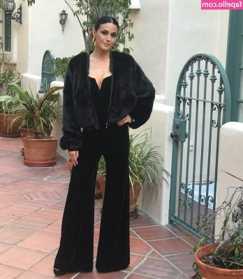 Emmanuelle Chriqui [ emmanuelle-chriqui ] - Just a little sparkle shake