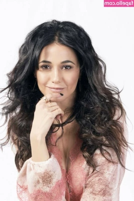 Emmanuelle Chriqui [ emmanuelle-chriqui ] - Wouldn't you love a 20-minutes video call with me?😈 Talking dirty