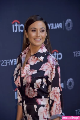 Emmanuelle Chriqui [ emmanuelle-chriqui ] - Te gustaría tenerme así solo para ti  Déjame tu like y tus