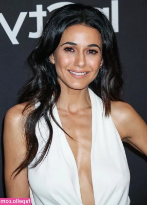 Emmanuelle Chriqui [ emmanuelle-chriqui ] - Dont you wish you could smother your face in my huge sexy soles??😈
