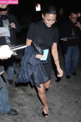 Emmanuelle Chriqui [ emmanuelle-chriqui ] - Gaming ☺️😘