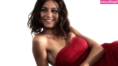 Emmanuelle Chriqui [ emmanuelle-chriqui ] - Qualcuno mi aiuta a spalmare la crema