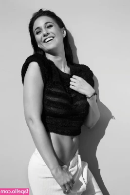 Emmanuelle Chriqui [ emmanuelle-chriqui ] - Hola
