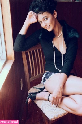 Emmanuelle Chriqui [ emmanuelle-chriqui ] - Can you help me? 🥺
